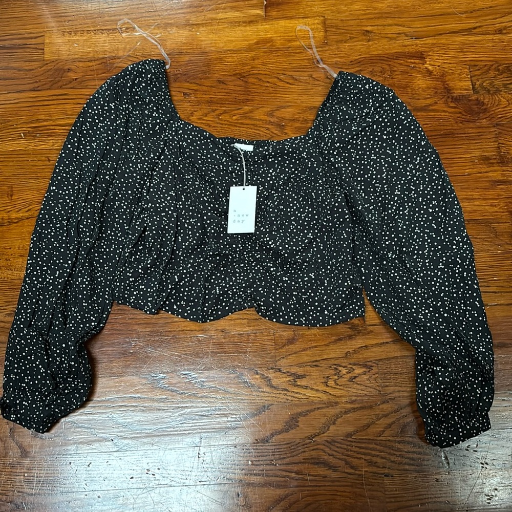 Cropped puffy sleeve shirt